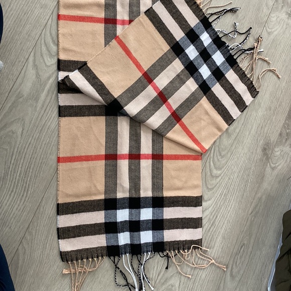 Tartan Scarf Never Worn - Picture 2 of 2